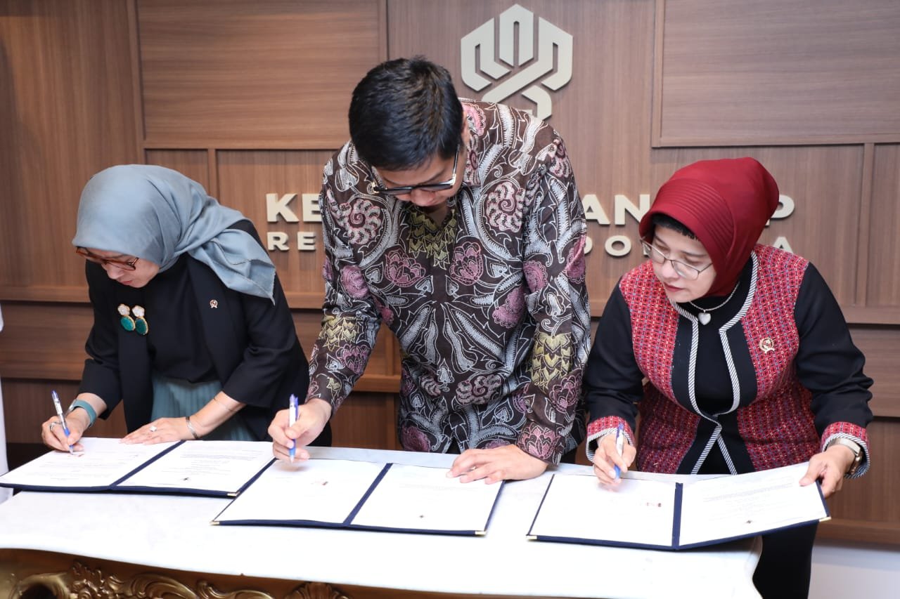 Menpan RB Rini Widyantini menandatangani Nota Kesepahaman (MoU) dengan Kementerian Perumahan dan Kawasan Permukiman (PKP, BPS, BP Tapera,