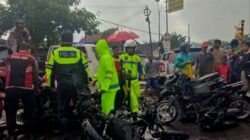 Kereta Api (KA) Malioboro Ekspres Hantam 7 Motor di Magetan, 4 Orang Tewas.