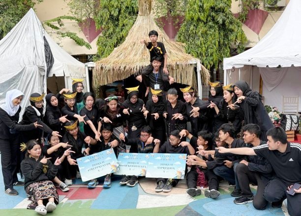 Tampilkan Budaya NTT, Kelas X F SMAN 8 Jakarta Borong 3 Juara di Festival Budaya 2025