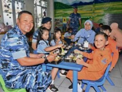 Danlanud Husein Sastranegara Tinjau Distribusi Makanan Bergizi Gratis di Cicendo