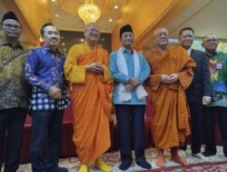 Momen Bersejarah! Menag Nasaruddin Umar dan Wagub Rano Hadiri Waisak di Wihara Ekayana Arama