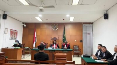 Sidang Sengketa Merek Plastik di PN Jaktim, Terdakwa Chalas Kromoto Diperiksa