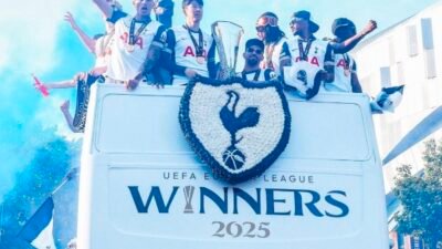 Tottenham Hotspur Rayakan Trofi Bersejarah! Parade Kemenangan Guncang London