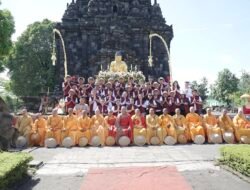 Waisak 2569 BE di Candi Sojiwan: Ribuan Umat Bersujud, Pemimpin Sangha Berpesan Bijak