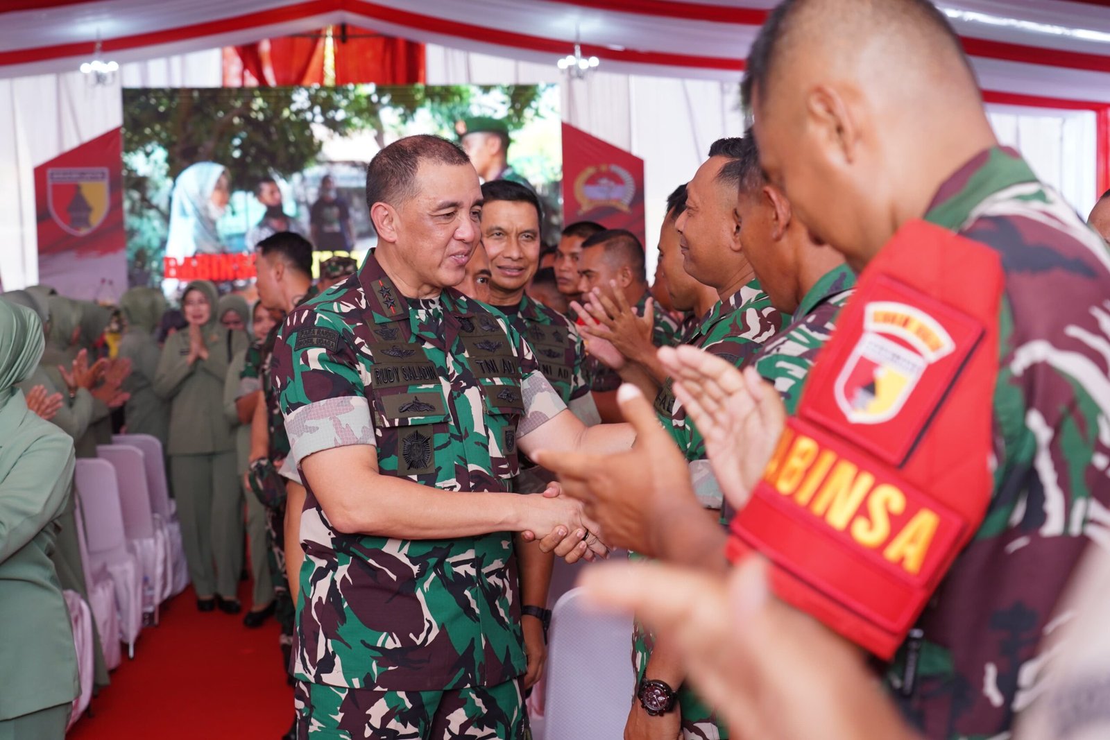 Pangdam V/Brawijaya, Mayjen TNI Rudy Saladin, M.A, mengapresiasi kerja keras dan dedikasi para Babinsa di wilayah teritorial Kodim 0829/Bangkalan.
