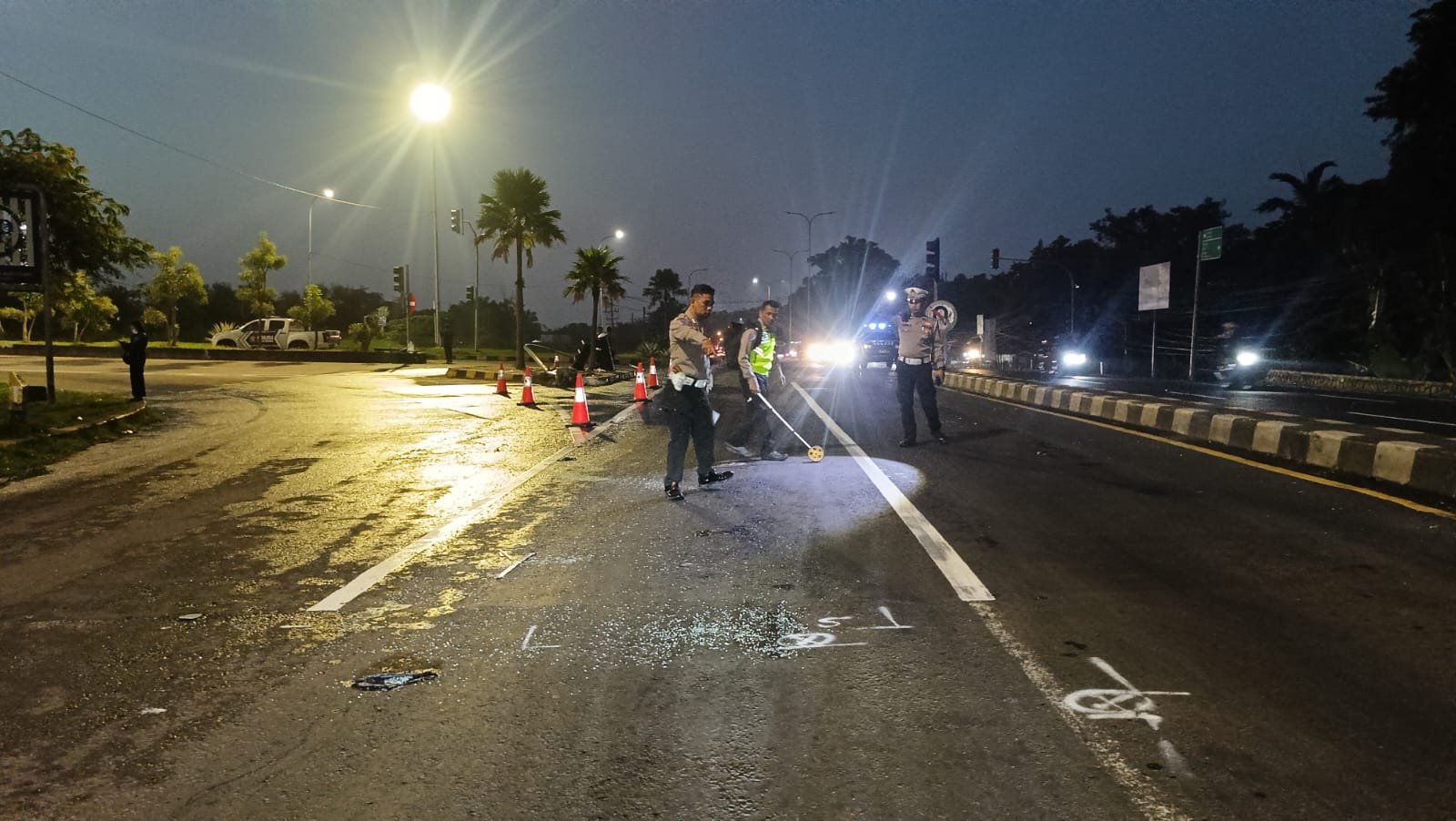 Polda Jatim Terjunkan Tim TAA Olah TKP Kecelakaan Truk Tabrak 9 Kendaraan di Purwodadi Pasuruan