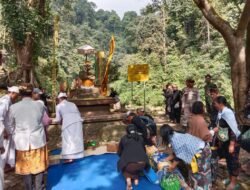 Jelang Yadnya Kasada, Koramil Sukapura Kawal Prosesi Mendak Tirta