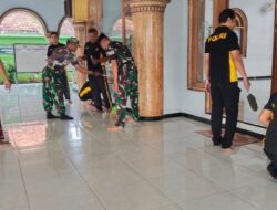 Koramil Sumberasih Bersama Polri dan Forkopimcam Kompak Bersihkan Masjid Roudlotul Jannah