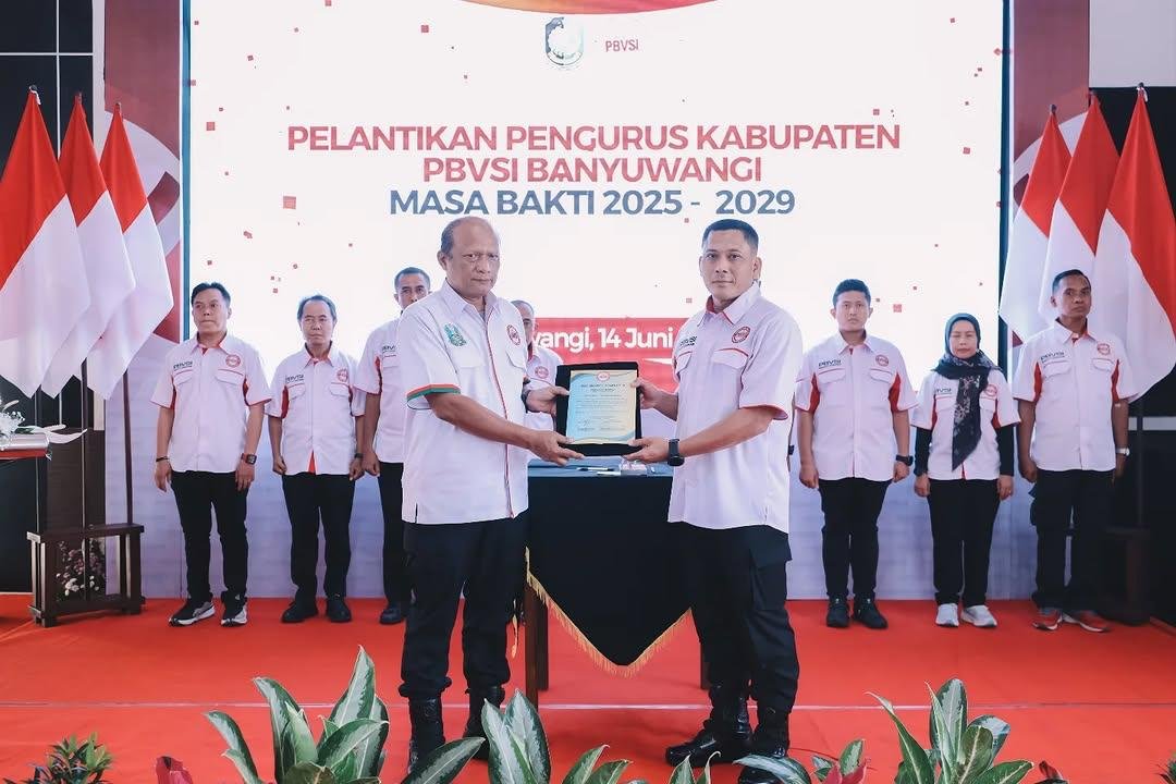 Kapolda Jawa Timur Irjen Pol. Drs. Nanang Avianto, M.Si melantik Pengurus PBVSI Kabupaten Banyuwangi Masa Bakti tahun 2025