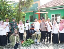 Berkunjung ke Porong, Wabup Mimik Idayana Pastikan Bantuan Alsintan Tepat Sasaran