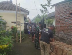 Koramil Lumbang Mengawal Dan Mendampingi Kerja Bakti Rehab Tempat Ibadah