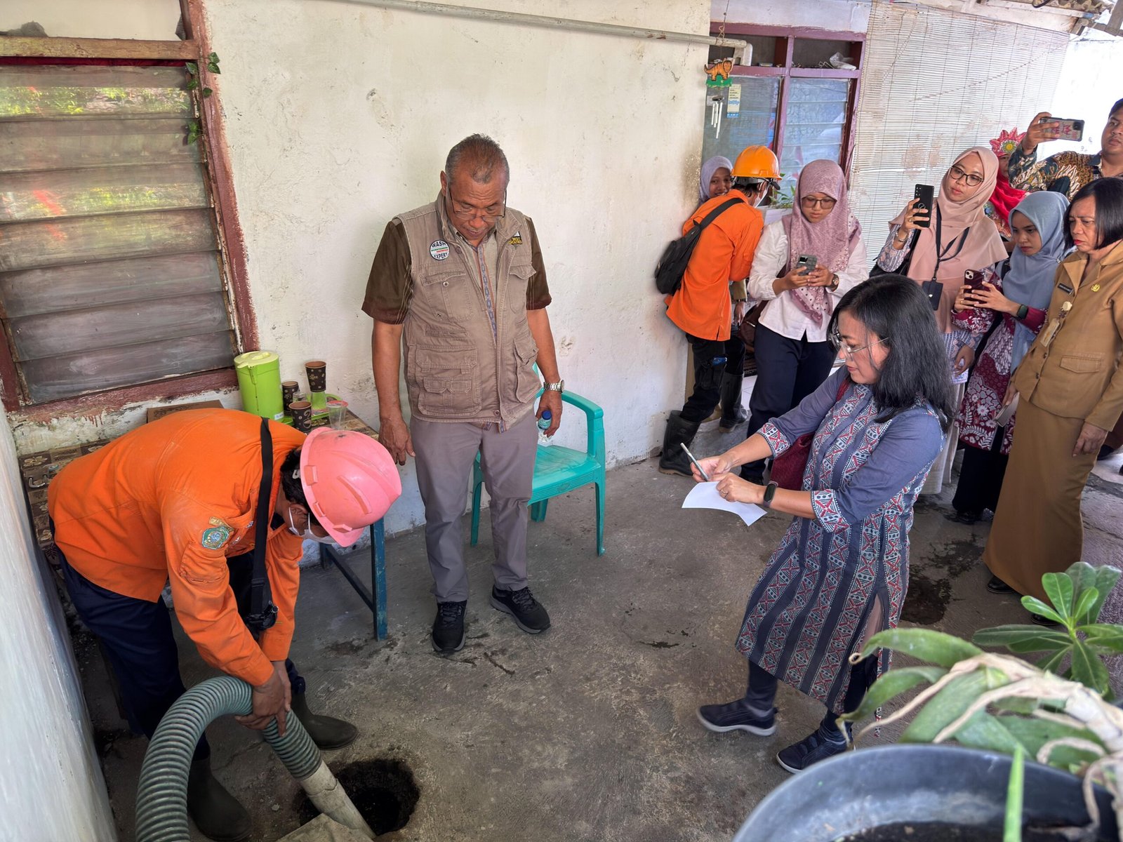 peninjauan lapangan oleh Tim Verifikasi Kementerian Kesehatan RI, Senin (23/6), ke lima titik unggulan yang menjadi representasi keberhasilan penerapan STBM di Sidoarjo.