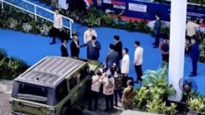 Prabowo Luncurkan Kendaraan Taktis Listrik di Indo Defence 2025