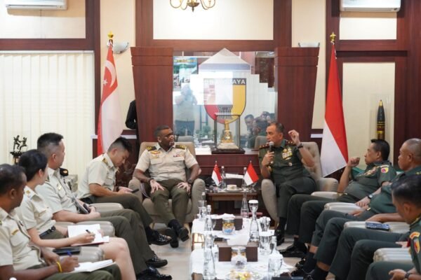 Pangdam V/Brawijaya Terima Kunjungan Komandan SAF Singapura