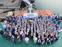 PELNI Ajak Ratusan Siswa SD Jelajahi Kapal KM Kelud