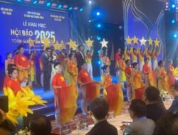 Satu Abad Pers Revolusioner Vietnam: Jurnalis adalah Prajurit Perubahan