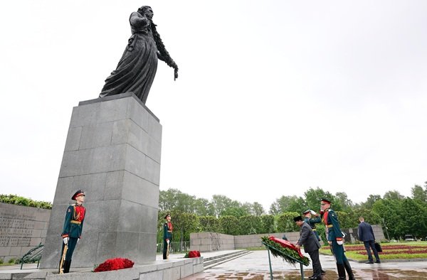 Penghormatan Prabowo di Rusia, Mengenang Korban Perang Dunia II