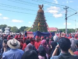 Warga Ramaikan Tradisi Grebeg Besar Keraton Yogyakarta 2025