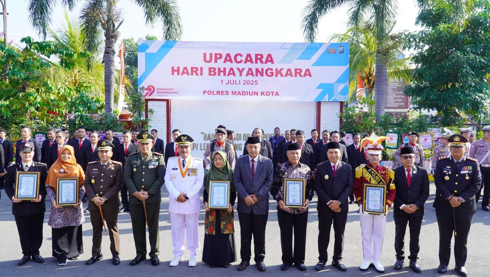 Danrem 081/DSJ Kolonel Arm Untoro Hariyanto menghadiri peringatan Hari Bhayangkara ke-79 di Polres Madiun Kota