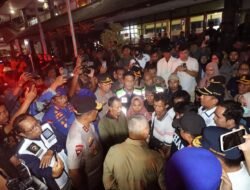 Kapolda Jatim Dampingi Menhub, dan Kakorpolairud Tinjau Korban KMP Tunu Pratama Jaya di Ketapang Banyuwangi