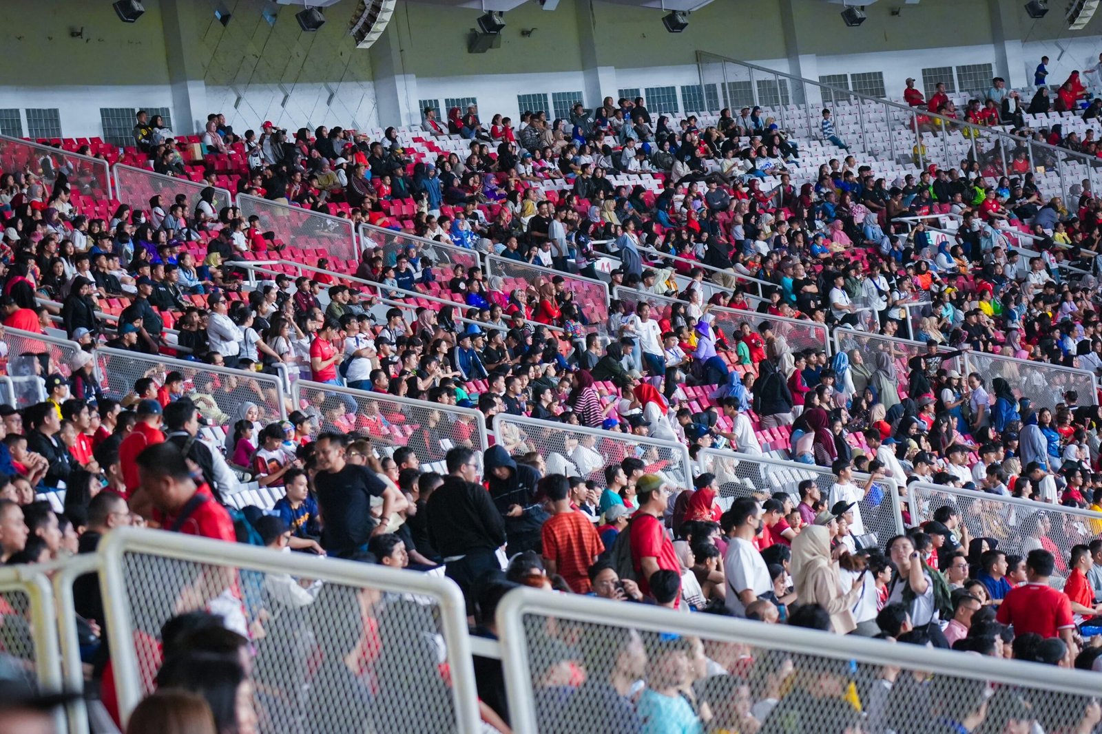 Penonton Pertandingan pada Piala Presiden 2025 di Stadion GBK
