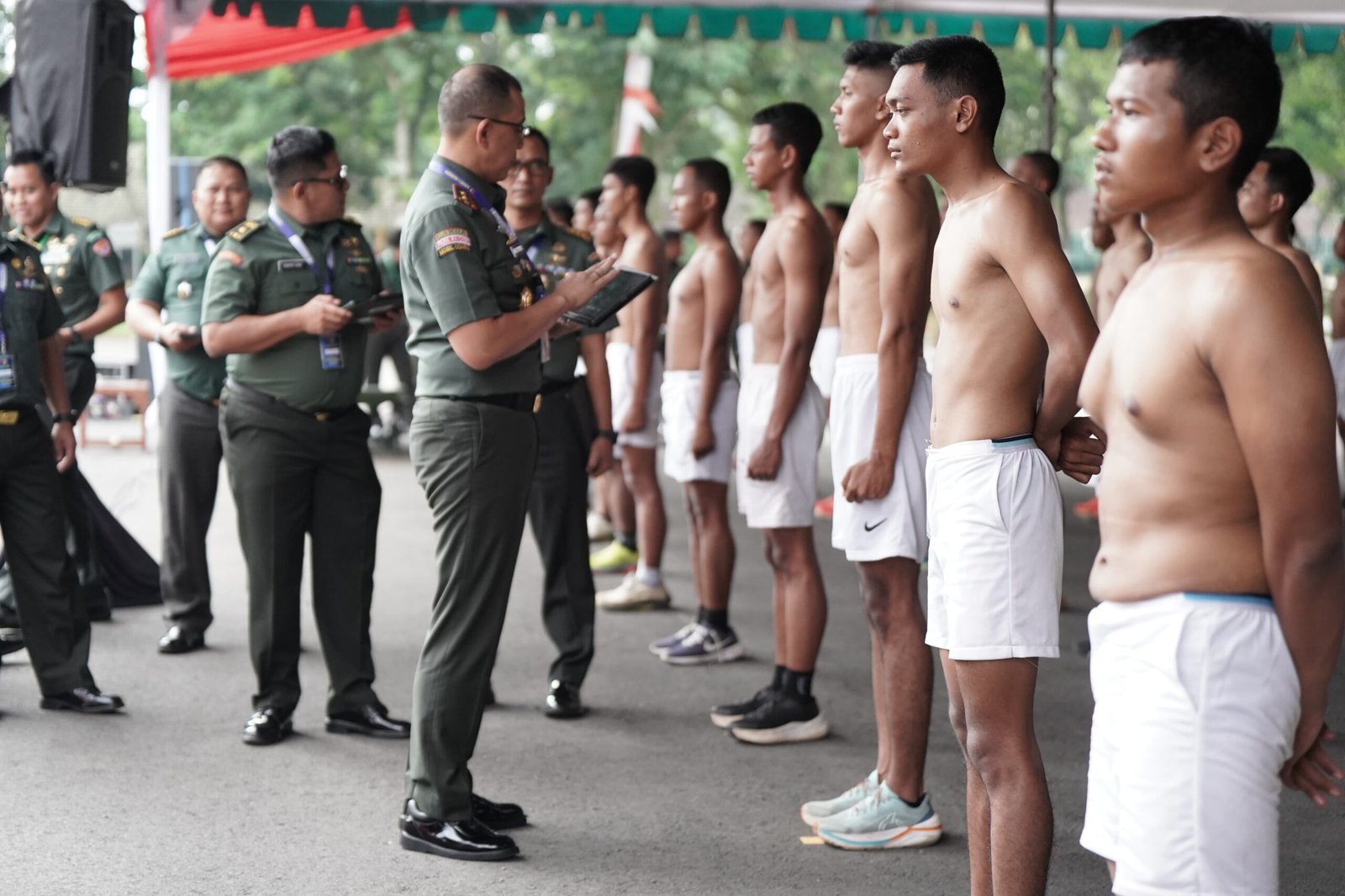 Pangdam V/Brawijaya, Mayjen TNI Rudy Saladin, M.A, memimpin berlangsungnya sidang pemilihan tingkat Subpanpus dalam rangka penerimaan Calon Tamtama Prajurit Karier (Cata PK) TNI-AD
