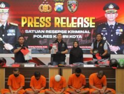 Polres Kediri Kota Bekuk Dua Pembobol Counter Ponsel