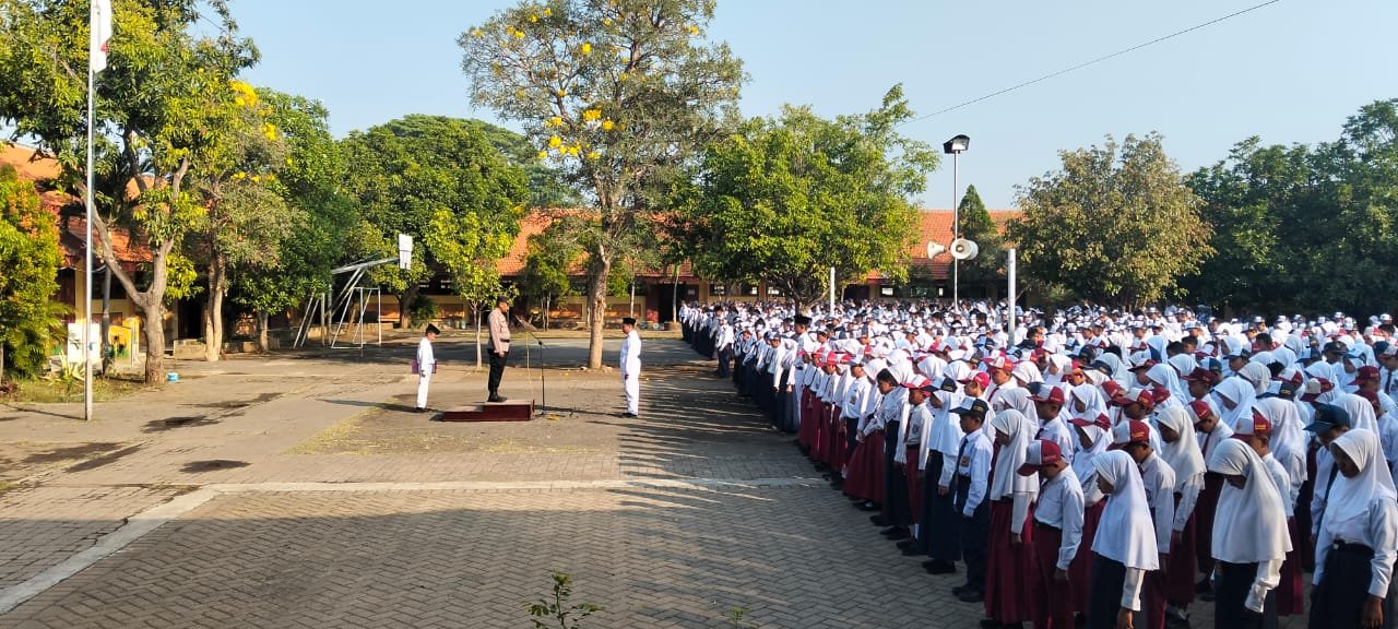 Police Goes to School”. Kegiatan ini mengangkat tema besar “Sosialisasi Anti-Bullying dan Pencegahan Kenakalan Remaja