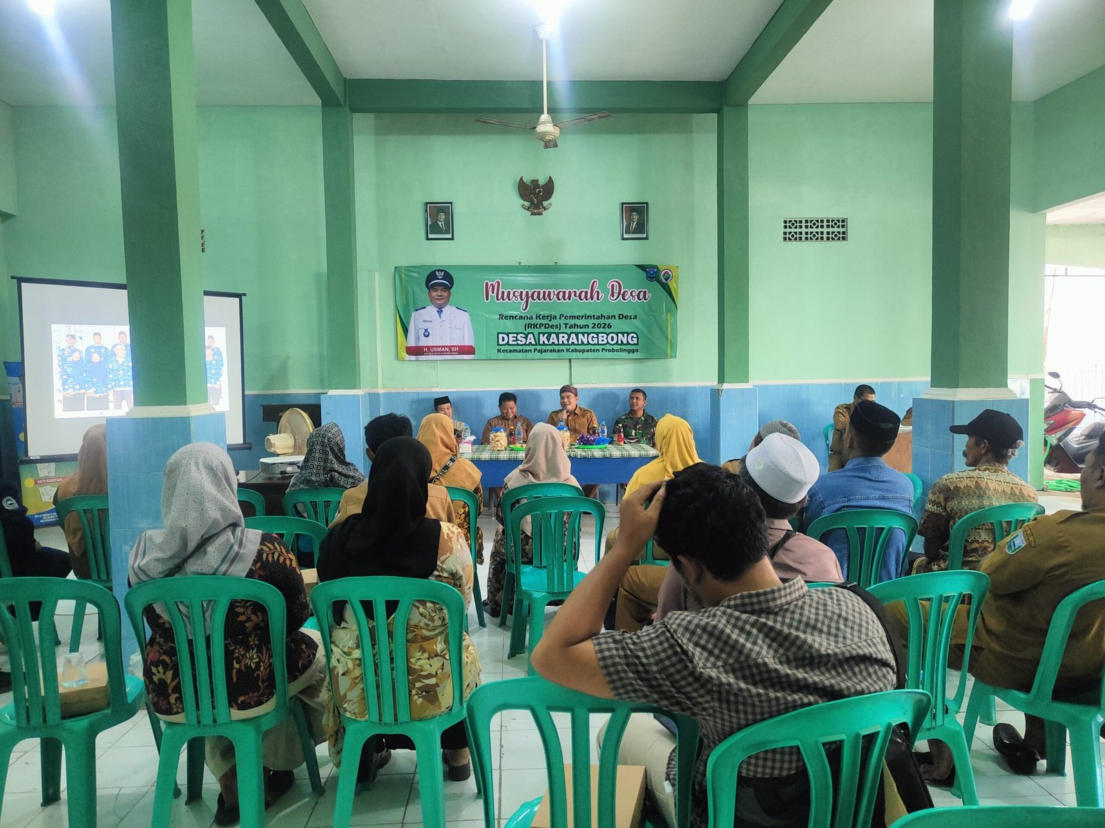 pelaksanaan musyawarah desa (Musdes) di Desa Karangbong, Kecamatan Pajarakan, Kabupaten Probolinggo,
