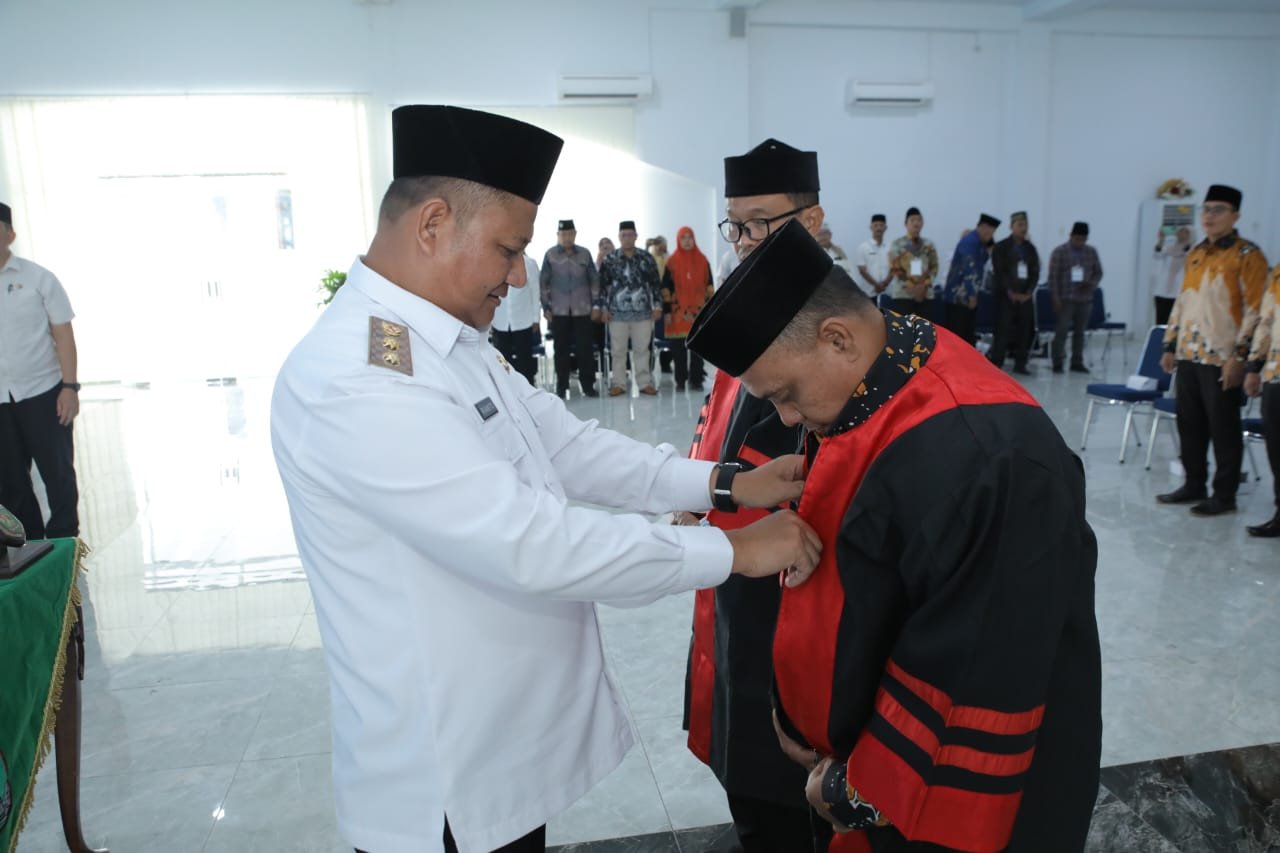 Wakil Bupati Asahan, Rianto, SH., M.A.P secara resmi membaiat dan melantik Dewan Juri Festival Seni Qasidah