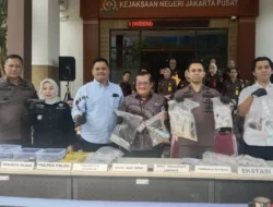 Kejari Jakpus Musnahkan Barang Bukti 79 Perkara Pidana Umum