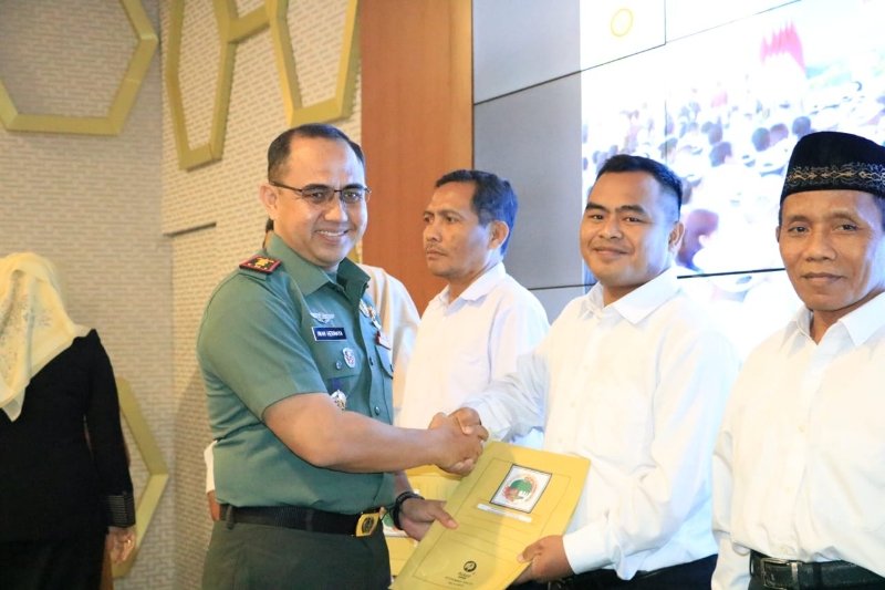 Dandim 0820/Probolinggo Letkol Arh Iwan Hermaya Mengikuti Peluncuran Kelembagaan 80.000 Koperasi Desa/Kelurahan Merah Putih