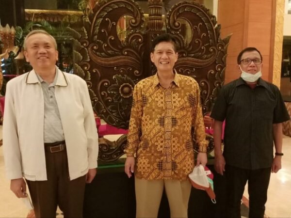 Catatan Hendry Ch Bangun Selamat Tinggal Wina Armada