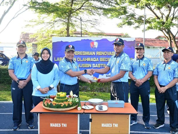 Danlanud Husein Sastranegara Resmikan Renovasi Lapangan Beceu Ishaq