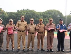 Pemkot Bekasi Bagikan 11.000 Bendera Merah Putih
