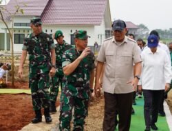 Menhan Tinjau Ketahanan Pangan dan Prajurit di Yonif TP 843/PYV