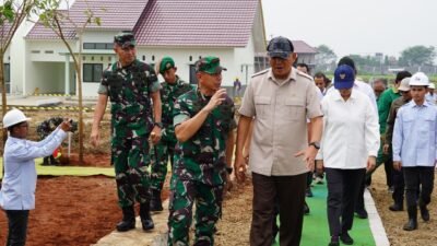 Menhan Tinjau Ketahanan Pangan dan Prajurit di Yonif TP 843/PYV