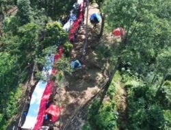 Masyarakat Pencinta Alam Banten Kibarkan Bendera Merah Putih Terpanjang di Gunung Haseupan