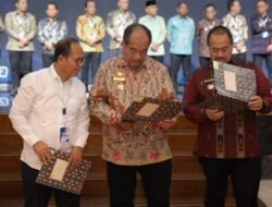 Serahkan DBH, Gubernur Sumut Tekankan Kolaborasi Bupati dan Wali Kota untuk Perkuat Layanan Dasar dan UHC
