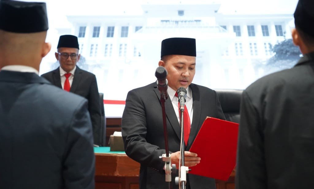 Bupati Pasuruan, HM. Rusdi Sutejo melantik dan mengambil sumpah/janji terhadap 129 Pejabat Fungsional di 16 Organisasi Perangkat Daerah (OPD) lingkungan Pemerintah Kabupaten Pasuruan