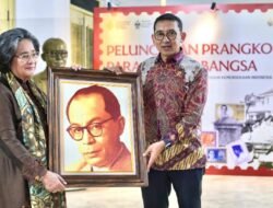 Menteri Kebudayaan Luncurkan Prangko Para Pendiri Bangsa