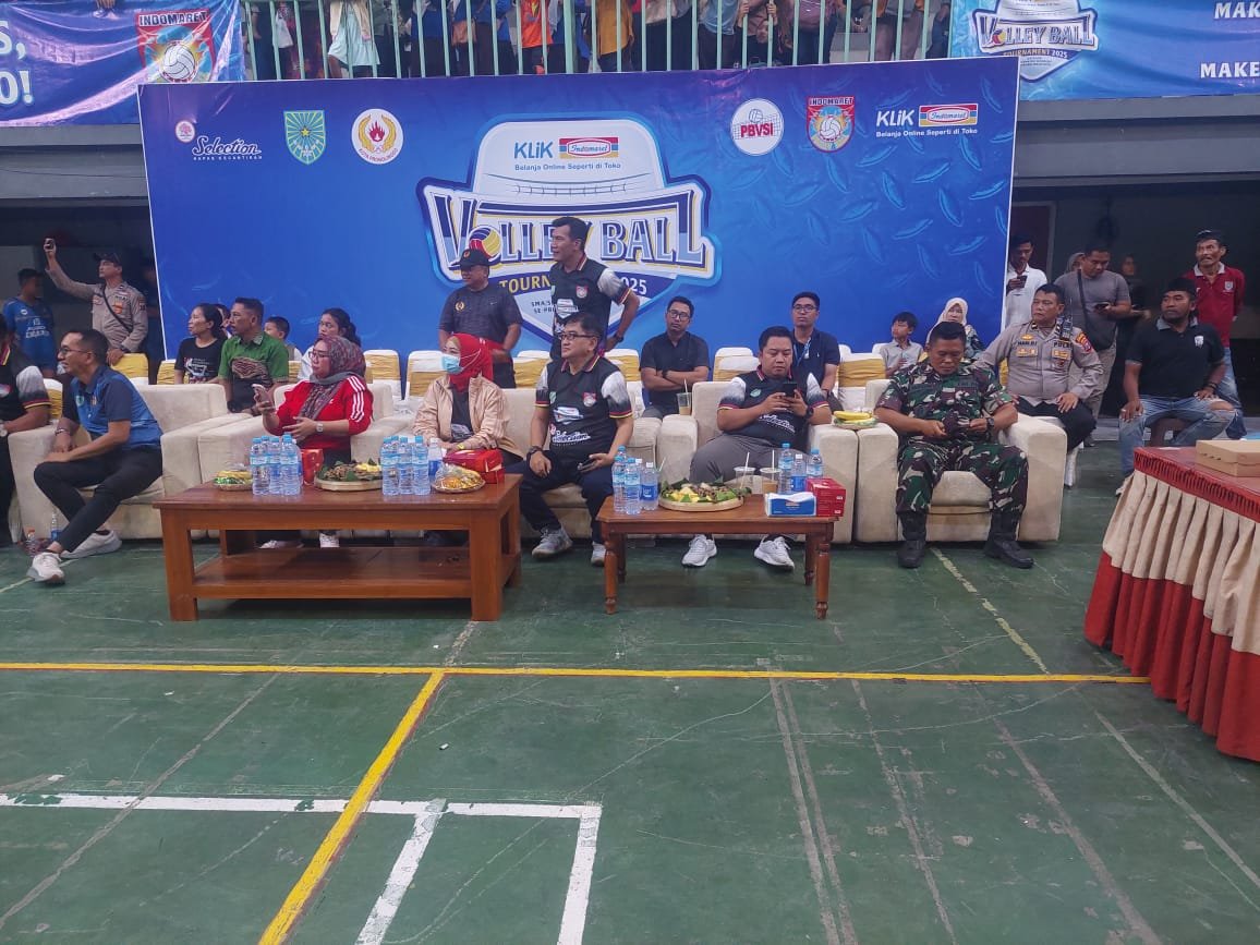 penutupan Kejuaraan Klik Volly Indomaret Tournament 2025 yang digelar di GOR Mastrip, Kelurahan Kedopok, Kecamatan Kedopok, Kota Probolinggo,