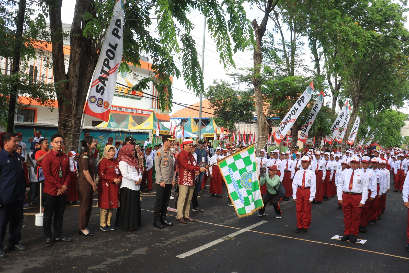 lomba gerak jalan tingkat SD dan SMP