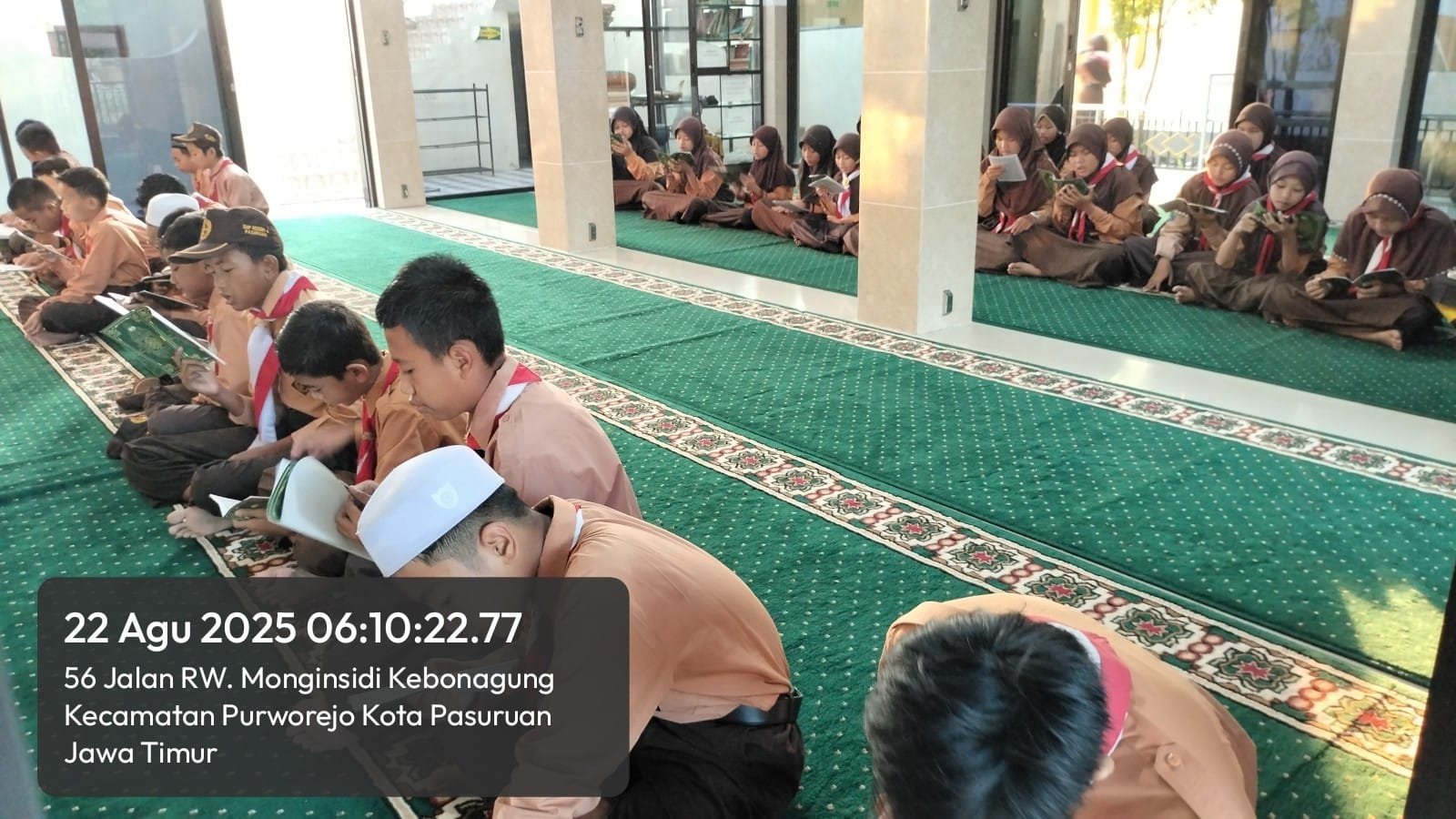kegiatan yang menumbuhkan semangat kebersamaan, kepedulian, dan religiusitas melalui program JULI SARENG MANAN (Jumat Peduli, Sarapan Bareng, Khataman Al-Qur’an