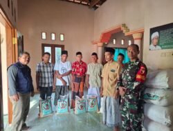 Koramil Pakuniran Mengawal Penyerahan Bantuan Bibit Padi Kepada Kelompok Tani Wilayah Setempat