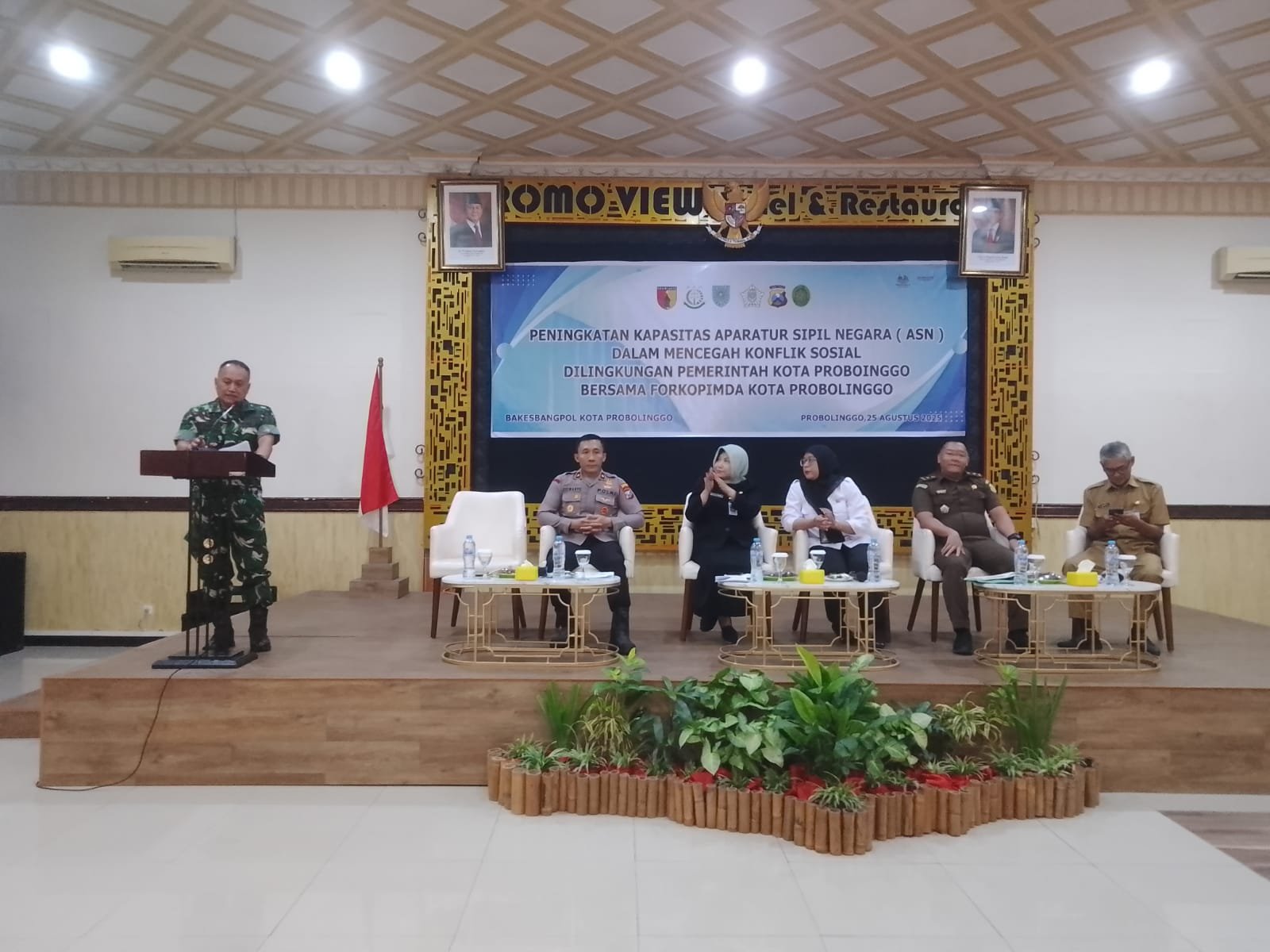 Mayor Kav Edy Surnoto menjadi pemateri kegiatan peningkatan kapasitas ASN dalam mencegah konflik sosial di lingkungan Pemerintah Kota Probolinggo