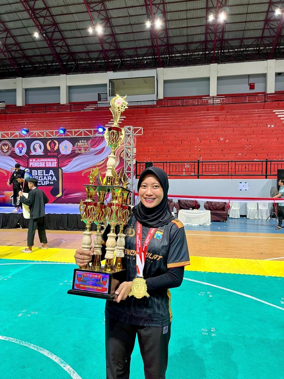 anggota Polwan Polres Pasuruan. Briptu Adela Earlene Samantha, S.Pd