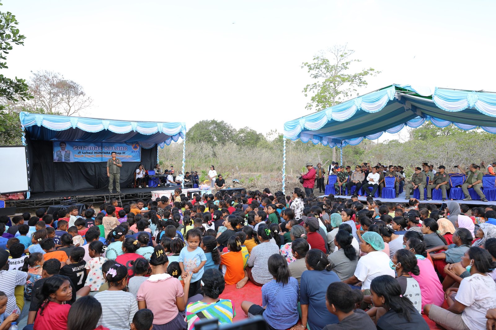 Kepala BNPB Letnan Jenderal TNI Dr. Suharyanto usai melakukan peninjauan langsung ke lokasi pembangunan huntap tahap pertama.