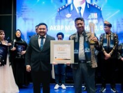 Kapolres Alor Raih Penghargaan ‘Best Inspiring and Visionary Leader 2025’ Bersama Pengusaha Kamboja dan Korea Selatan
