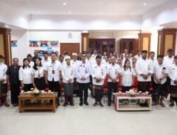 Kemenkum Bali Serahkan Sertifikat Paralegal untuk Perkuat Akses Hukum di Desa